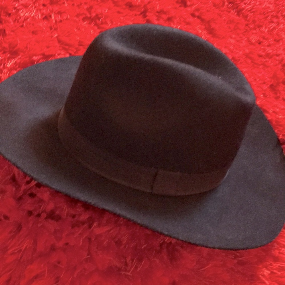 Black brim hat